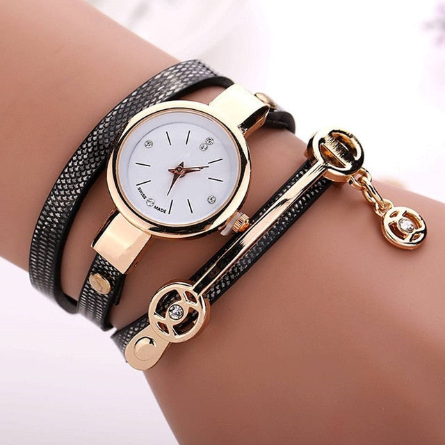 Women Golden Strap Quartz Wristwatch Bracelet